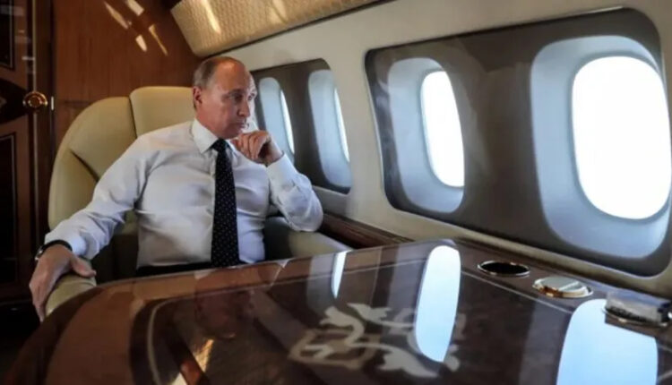 Russia Ukraine War: यूक्रेन और रूस के बीच जारी संघर्ष में रूस ने नया दावा किया है कि यूक्रेनी मोर्चों पर विदेशी सैनिक भी लड़ रहे हैं. क्रेमलिन ने मंगलवार को यह जानकारी दी और चेतावनी जारी की कि ऐसे विदेशी लड़ाकों पर कार्रवाई की जाएगी.